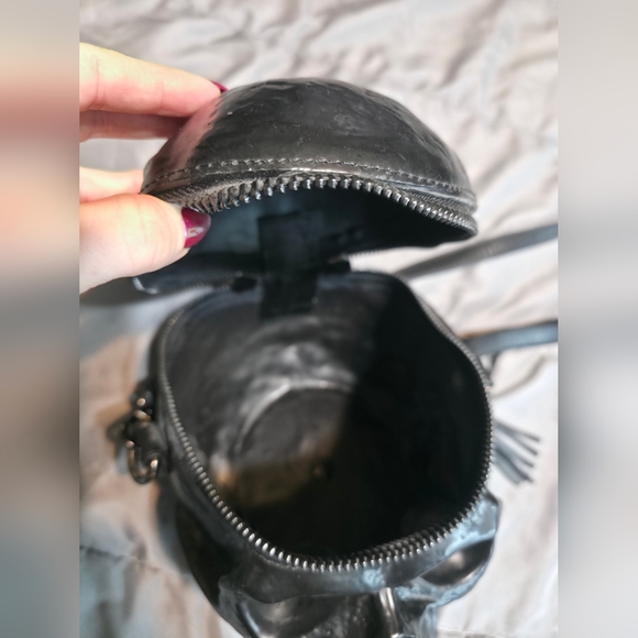 Black Skull Purse - Picture 2 of 5